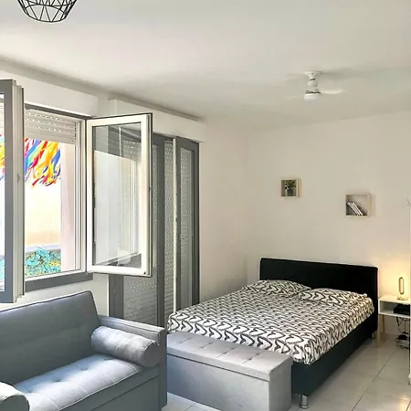 Cozy And Bright Azur In Apartment Carcassonne